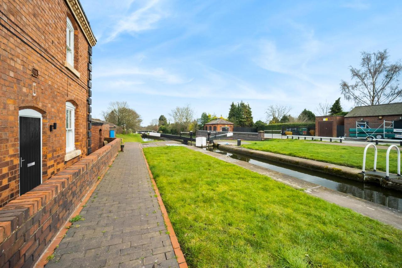 Beautiful Waterside Apartment - Parking - Perry Barr - Top Rated Birmingham Exterior photo